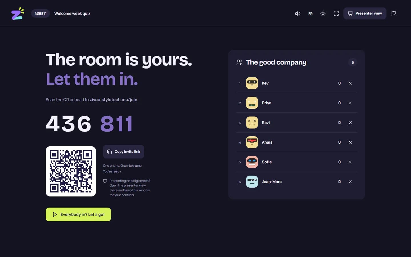 A host lobby on the big screen: “The room is yours. Let them in.”, the six-digit code 478 110, a QR code and an invite link, and six invented players waiting — Kev, Priya, Ravi, Jean-Marc, Sofia and Anaïs.